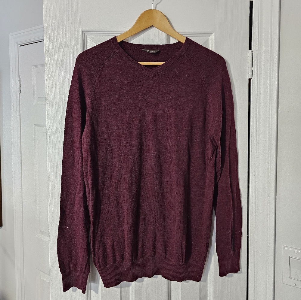 Denver Hayes red v neck